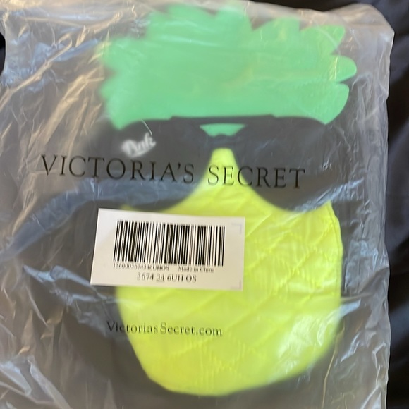 Victoria Secret pineapple cooler bag . NWT still in packaging ) - Picture 6 of 6